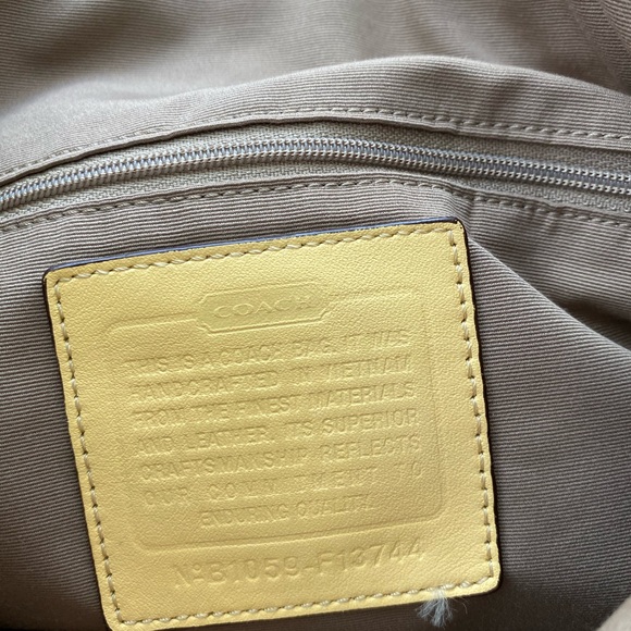 Coach purse 🐥🐥 - Picture 7 of 8